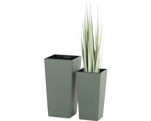 Deux bacs à plantes de différentes tailles avec une surface rainurée