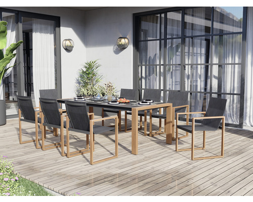 Ensemble de salle à manger avec huit chaises à l''extérieur sur une terrasse
