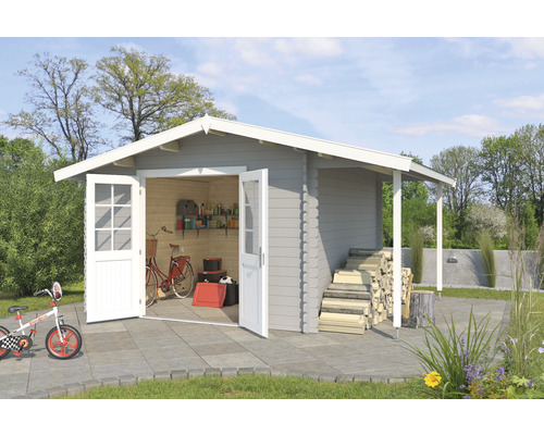 Abri de jardin Outdoor Life Tulsa avec extension de toit 428,2 x 352 cm gris clair Abri de jardin avec portes doubles ouvertes, vélos et pile de bois à l''extérieur