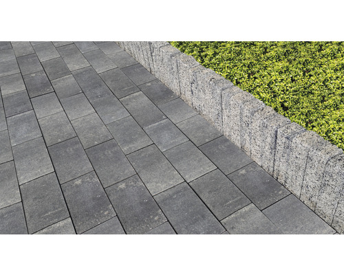 Dalles de trottoir en béton avec bordure de pelouse