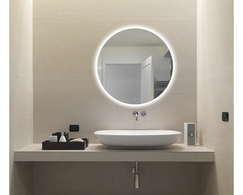 Salle de bain moderne avec miroir rond, vasque à poser et intérieur lumineux