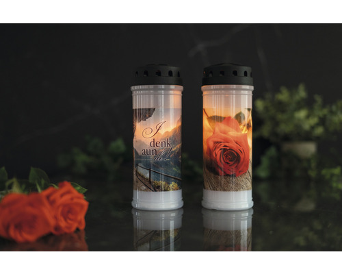 Zwei Grablichter mit Motiven und schwarzem Deckel