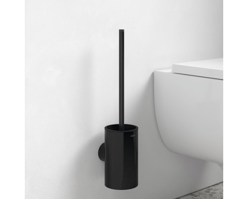 Wandmontierte WC-Bürste aus Kunststoff neben Toilette
