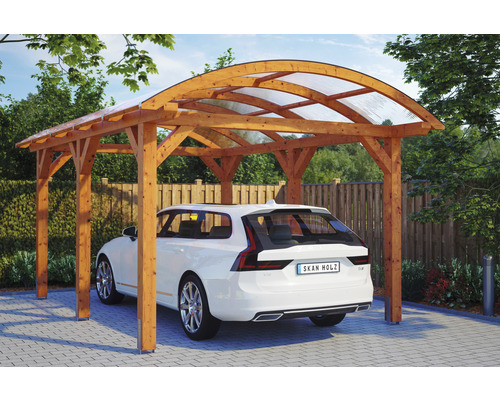 Carport aus Holz mit transparentem Dach und geparktem Auto
