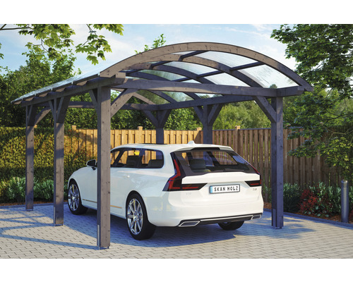 Carport aus Holz mit transparentem Dach und darunter geparktem Auto
