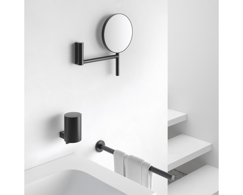 Équipement de salle de bains avec miroir de courtoisie, distributeur de savon et porte-serviettes