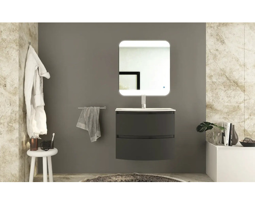 Salle de bain moderne avec meuble sous-lavabo et miroir lumineux