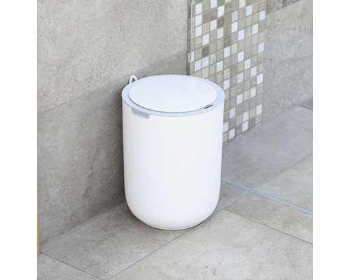 Poubelle à pédale blanche avec couvercle pour la salle de bain