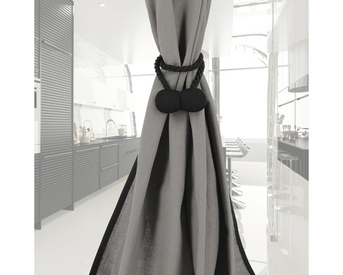 Rideau avec embrasse décorative dans une pièce moderne