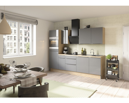 Cuisine claire avec table à manger et chariot de cuisine