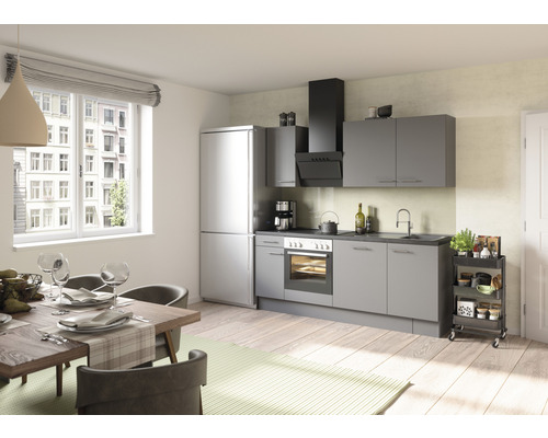 Cuisine lumineuse avec table à manger et kitchenette