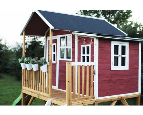 Spielhaus aus Holz mit Rutsche, Veranda und Fenstern