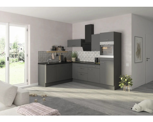 Cuisine moderne avec armoires grises, hotte aspirante et évier