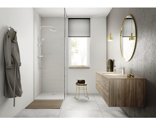 Salle de bain lumineuse avec douche, meuble sous-lavabo, miroir et fenêtre