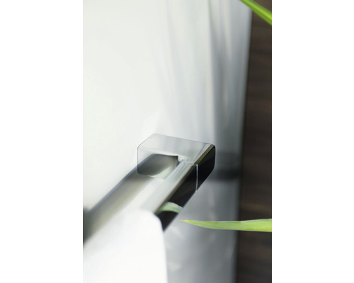 Porte-serviettes mural dans la salle de bain