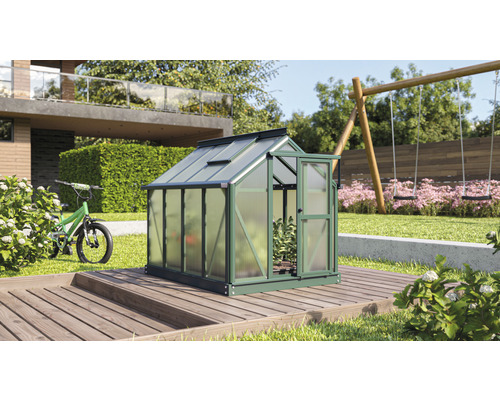 Minigewächshaus Vitavia Merlin Hohlkammerplatten 4 mm 87,2 x 111,6 cm smaragd Kleines Gewächshaus mit geöffneter Tür im Garten