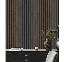 Mur décoratif avec panneaux de bois et meubles à l''intérieur