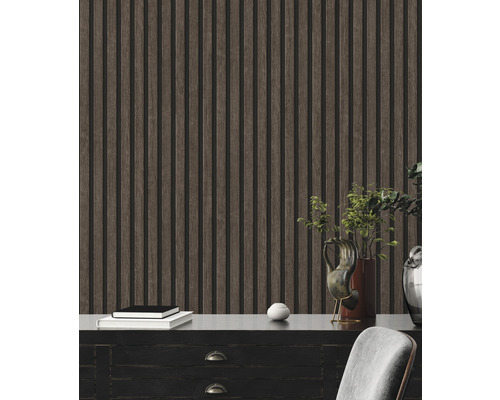 Mur décoratif avec panneaux de bois et meubles à l''intérieur