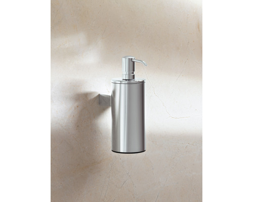 Distributeur de savon mural en acier inoxydable dans la salle de bain