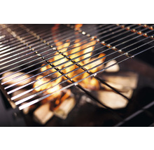 Grillrost über glühender Holzkohle