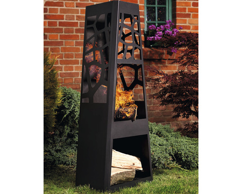 Braséro décoratif en acier avec rangement pour le bois d''extérieur, avec du bois qui brûle.