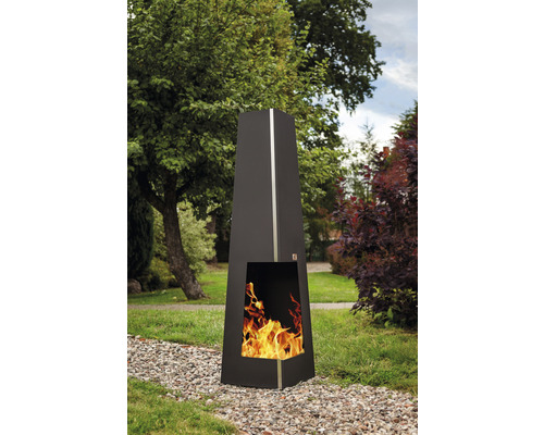 Gartenkamin aus Stahl mit Feuerstelle im Aussenbereich