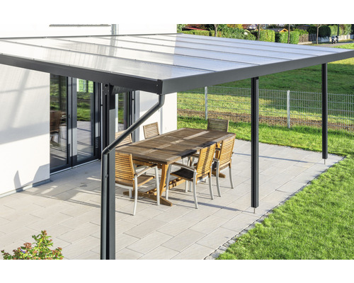 Pergola de terrasse avec table et chaises sur une terrasse