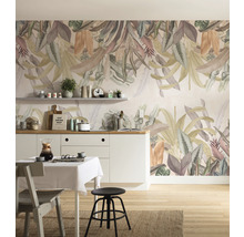 Küche mit botanischer Blättertapete, Esstisch und Stuhl