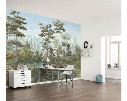 Intérieur avec papier peint photo d''un lac forestier, bureau et rangement à roulettes