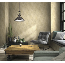 Séjour avec suspension, fauteuil, table basse et décoration