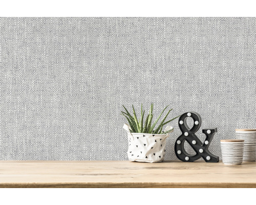 Tapete mit Textilstruktur an einer Wand