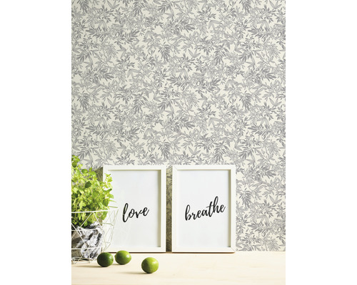 Papier peint décoratif avec motif de plantes en arrière-plan, combiné avec deux images et une plante.