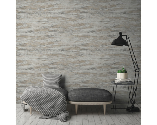 Vue d''une pièce avec papier peint à motifs, banc et lampadaire