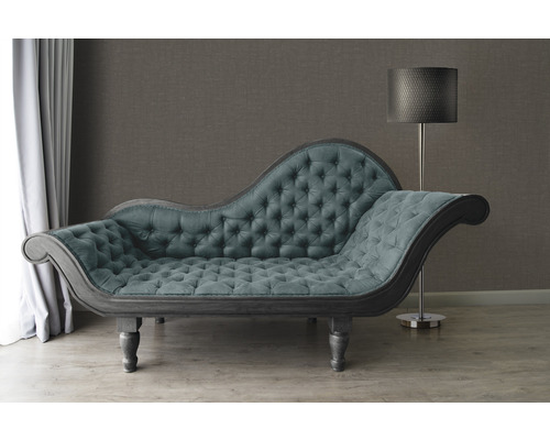 Chaise longue avec capitonnage et lampadaire