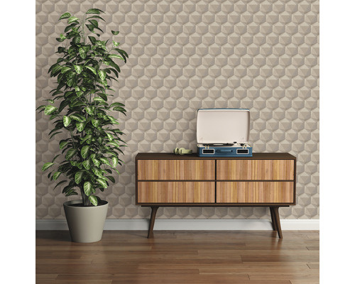 Pièce lumineuse avec papier peint à motifs, commode, plante d''intérieur et tourne-disque