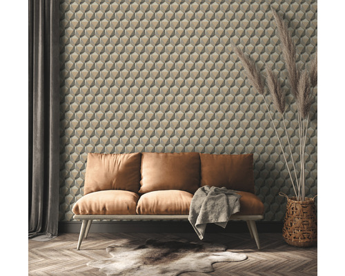 Salon avec canapé et papier peint géométrique tridimensionnel