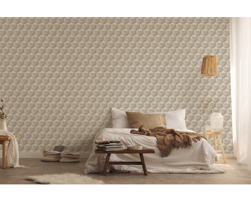Chambre avec papier peint géométrique texturé