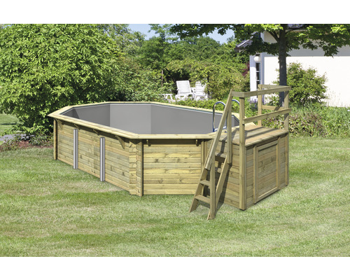 Piscine en bois avec échelle et coffre de rangement dans le jardin