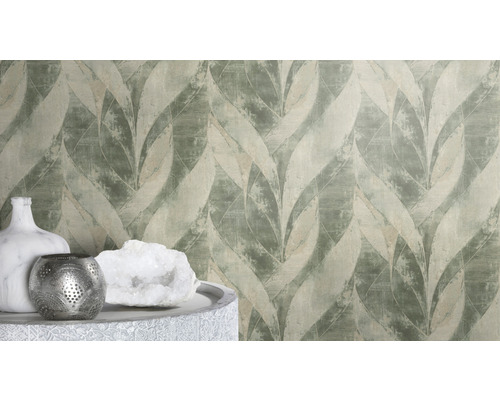 Papier peint photo avec motif de feuilles dans une pièce à vivre