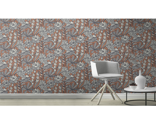 Vue d''une pièce avec un papier peint à motifs floraux