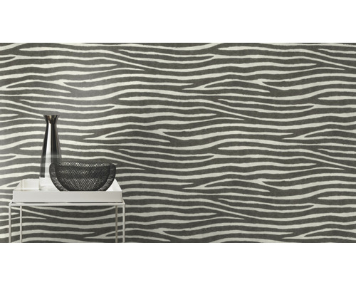 Papier peint décoratif à motif zébré et accessoires pour la maison sur une table