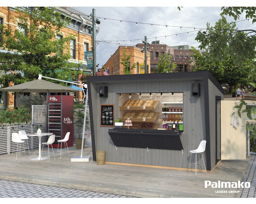 Verkaufsstand aus Holz mit Brotregalen, Getränkekühlschrank und Sitzgelegenheiten im Freien