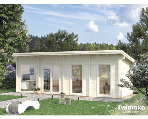 Maison de jardin en bois avec fenêtres et porte sur une pelouse