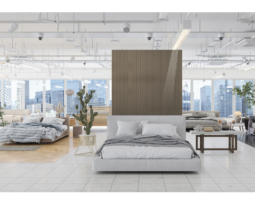 Salle d''exposition avec plusieurs lits et revêtement mural décoratif