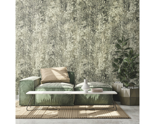 Salon avec canapé, table, plante d''intérieur et papier peint jungle