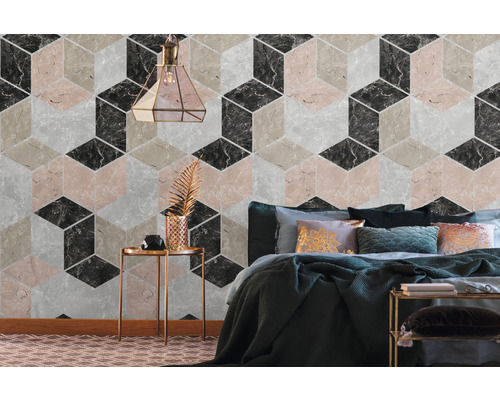 Décoration murale avec papier peint géométrique tridimensionnel dans la chambre.