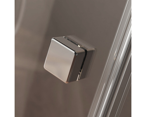 Quadratischer Türgriff einer Duschkabine