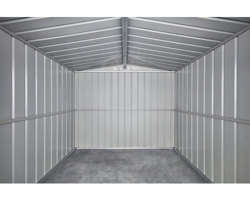 Vue intérieure d''un abri de jardin avec toit et murs en métal