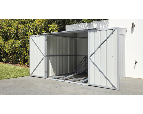 Abri à vélos ouvert en métal avec range-vélos dans le jardin.