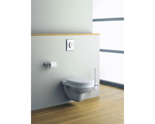 WC suspendu avec plaque de commande, porte-papier toilette et brosse de toilette dans la salle de bains